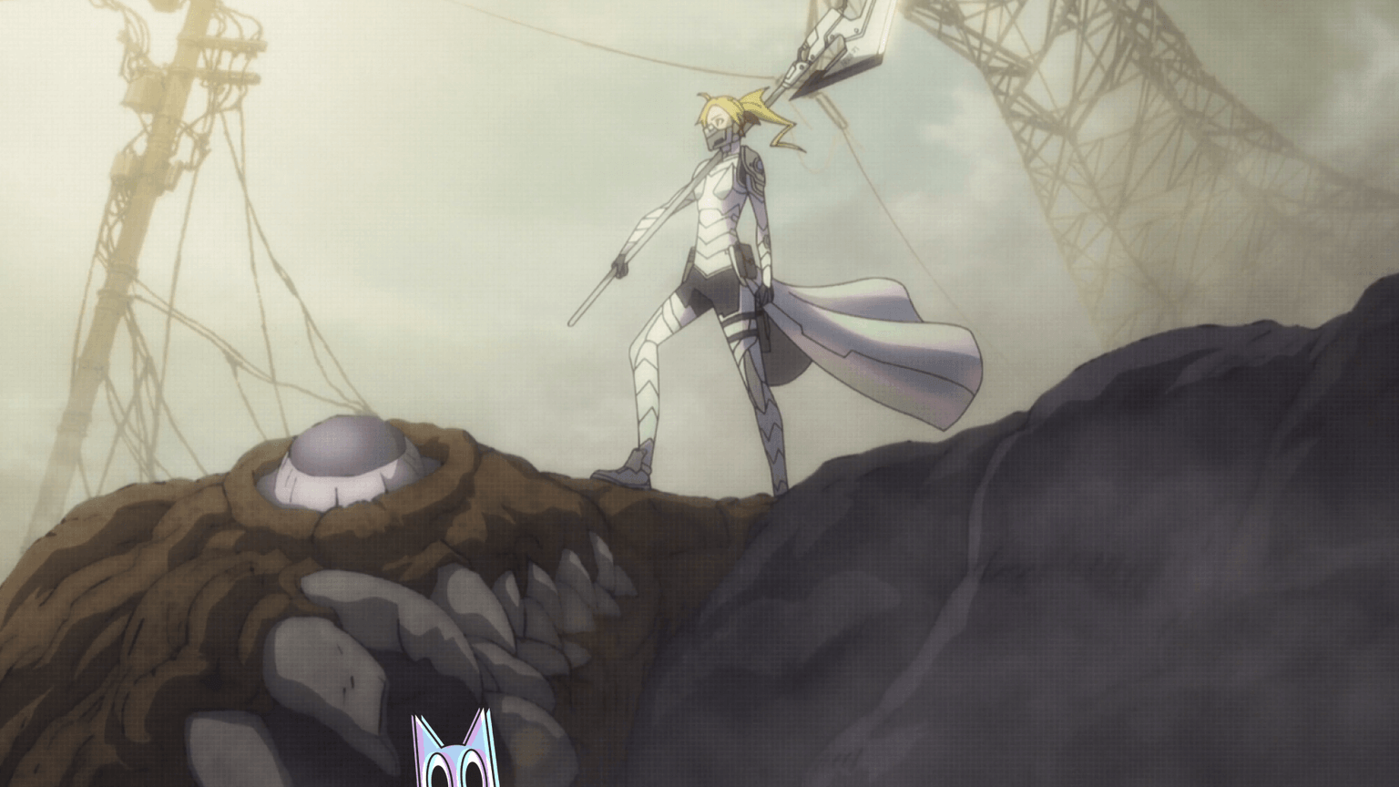 A Capitã Hikari Shinomiya em seu traje de combate, sobre o Kaiju derrotado, em um guia sobre a personagem de Kaiju No. 8.